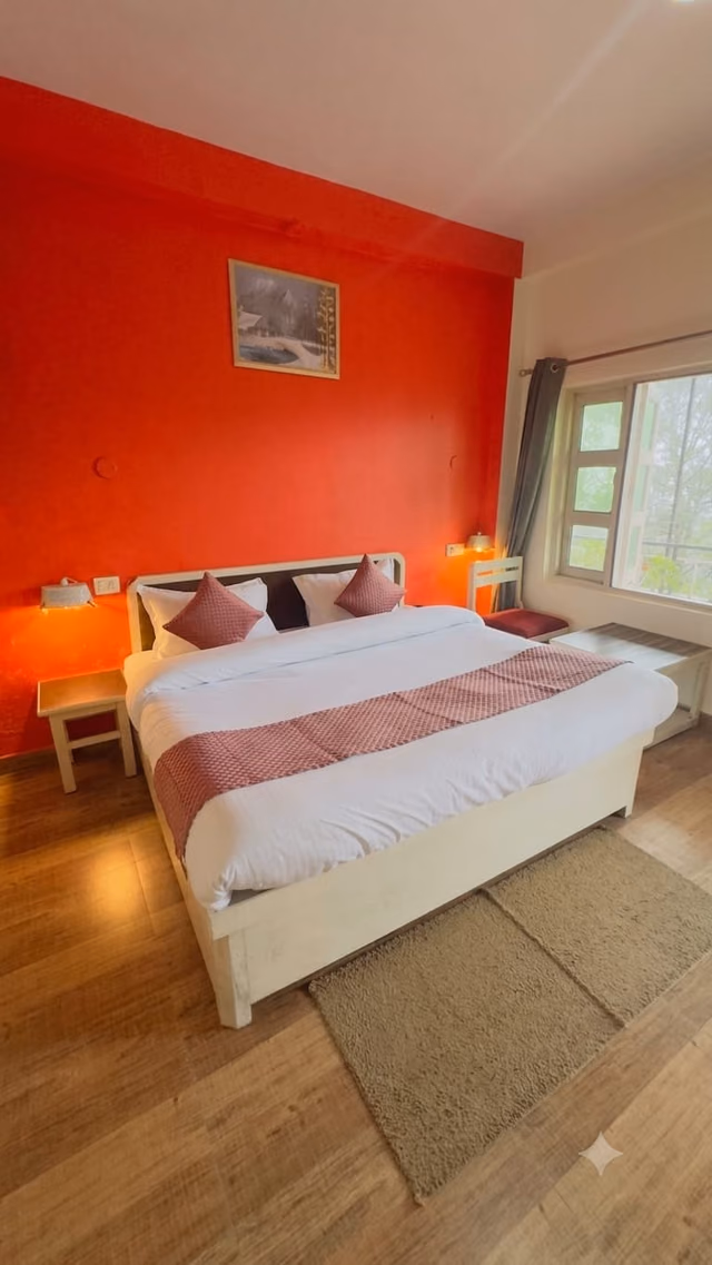 Close view of the bed linen in Standard room 201
